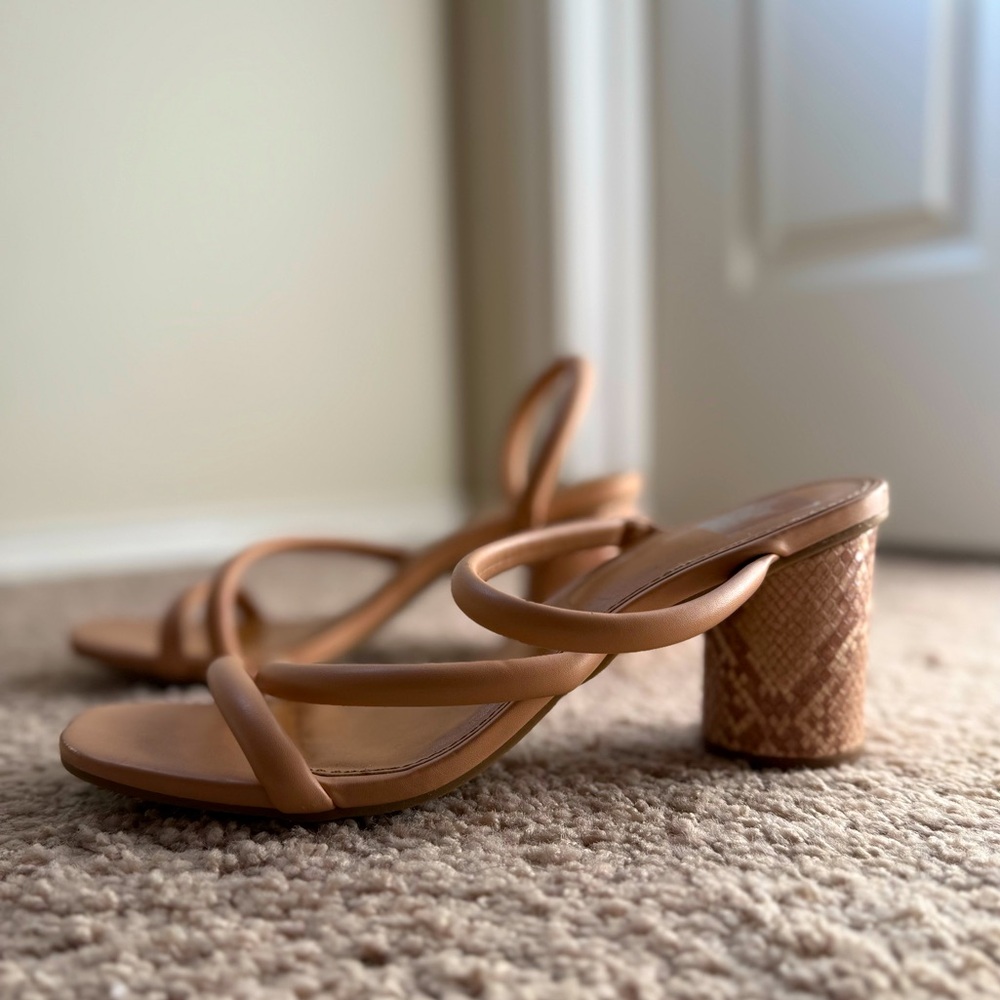 Dolce Vita Nude Snakeskin Heel Size 10